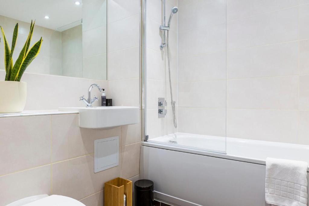 Panorama Apartments By Mesh Accommodation Short & Long Term Lets Ashford For Contractors Or Corporate Stays Exterior photo